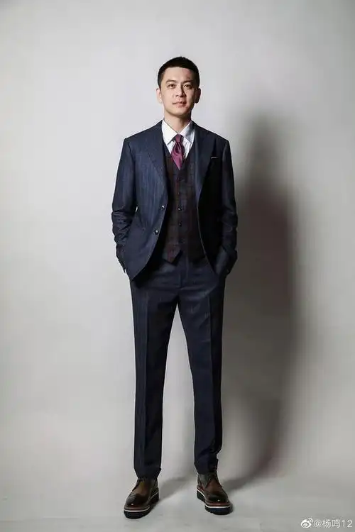 杨鸣:12号要有所改变,毕竟发际线是自己的