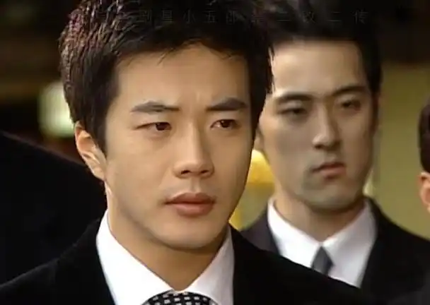 集合了车祸,失忆,癌症这些韩剧老套路的催泪大戏里,还是权相佑演的"