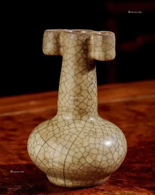 【明 哥窑米黄釉贯耳瓶】拍卖品_图片_价格_鉴赏_明代单色釉瓷器_雅昌