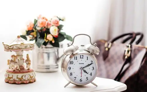 时钟,闹钟,时间,旋转木马,回忆,清新,唯美时钟壁纸图片