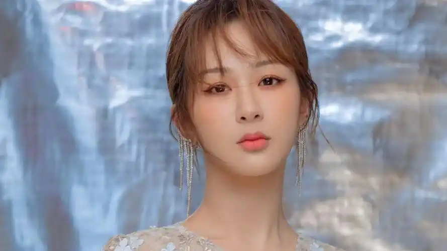 杨紫头像图片-美女壁纸-高清美女图片-第8图-娟娟壁纸