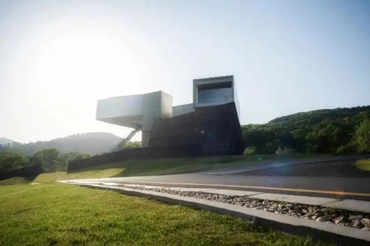 一个普通摄影师下的四方当代美术馆