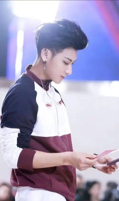 根据知情人士统计,黄忠东在黄子韬出道之前就已经积累了大量财富,享年