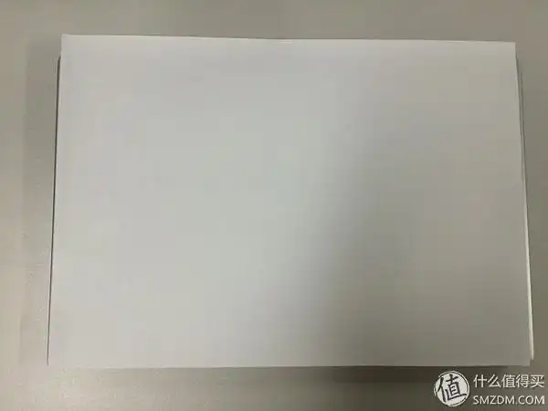 比一张a4纸张略长,但窄