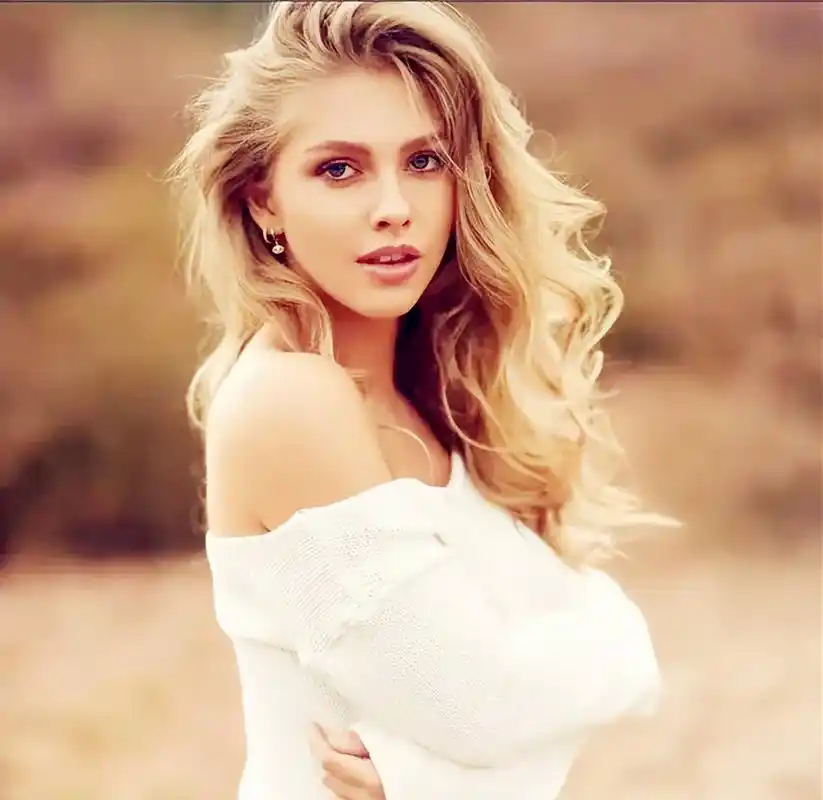 德国钻石级超模,魔鬼身材一眼万年,摇滚系穿搭凸显中欧风情