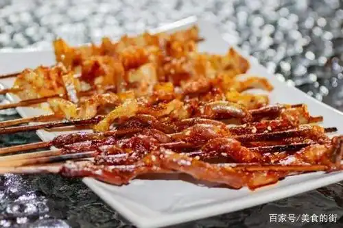 每头猪只有一条猪鞭,烧烤摊上那么多猪鞭是从哪里来的?