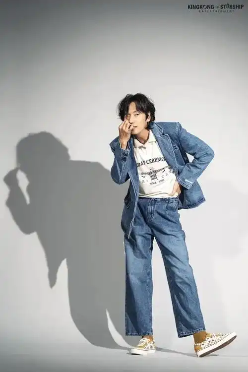 runningman最新资讯:李光洙帅气画报公布!