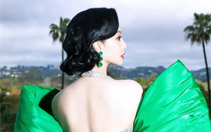 范冰冰第95届奥斯卡红毯 10年后还是她!