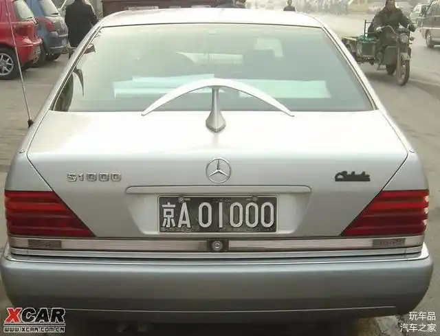 全国唯一的奔驰s1000现在却和废旧车为伍
