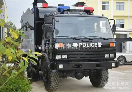 东风六驱特警车