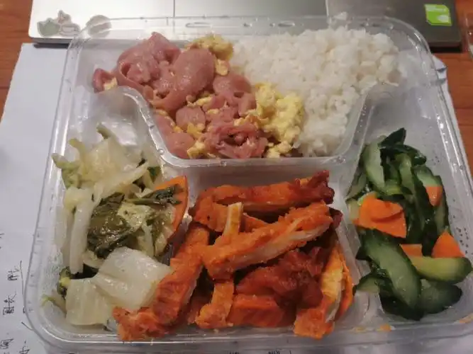 上海大学封校盒饭pk赛之喂猪套餐