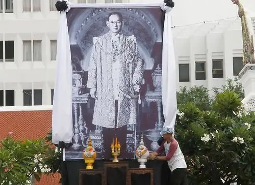 泰国为普密蓬国王举行盛大葬礼