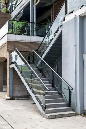 中国上海老码头街道老建筑的户外楼梯