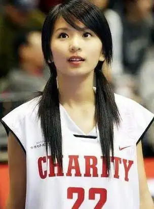 我经常看田馥甄小时候的照片感叹她是从什么时候开始这么美!这么仙!