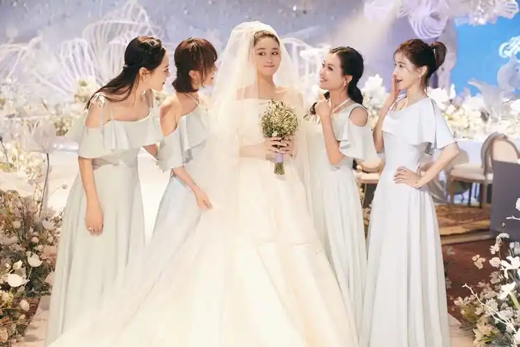 徐立做伴娘送嫁张馨予 抢到捧花乐到飙泪