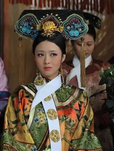 《甄嬛传》华妃全剧最美4款旗头,艳压甄嬛,贵比皇后
