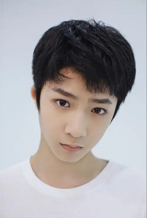 玖贰叁号耀月集装箱展览##刘耀文 fashion item