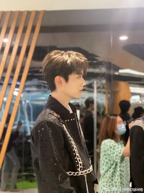 into1发布会生图