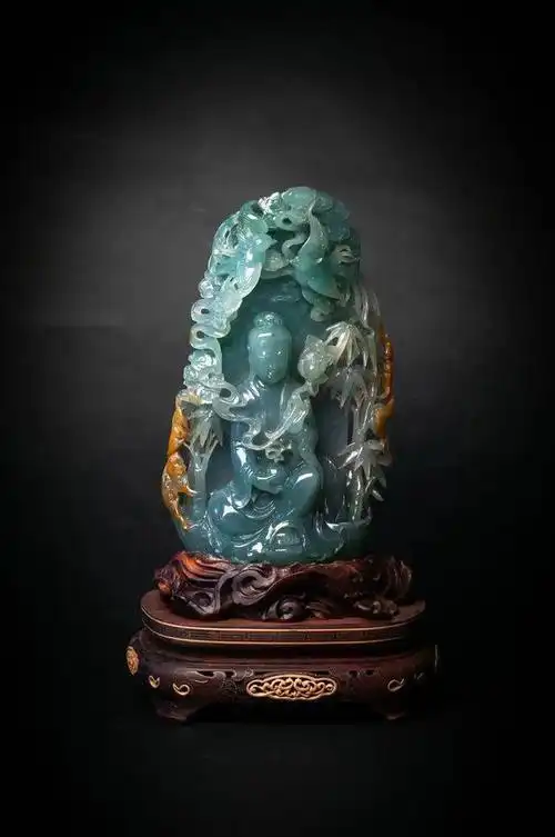 玉雕大师王福林作品:福寿观音 翡翠(18×12×6cm)第十届中国"玉龙奖"