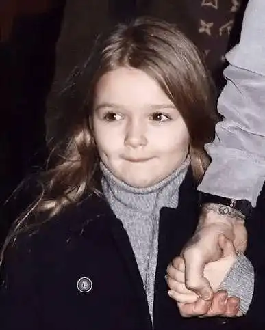 小贝真没白疼女儿父亲节贝小七亲自给老爸做蛋糕幸福的一家