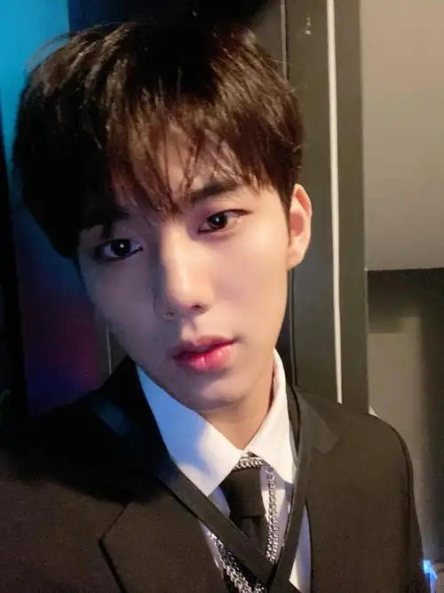 无组规日|有没有单眼皮帅哥rwkk