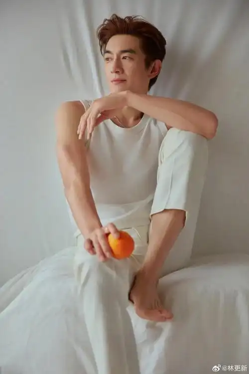 知名主持人发文祝贺|林更新_新浪财经_新浪网