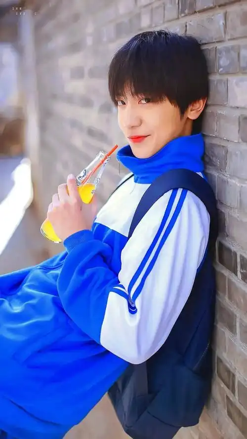 手机壁纸李天泽