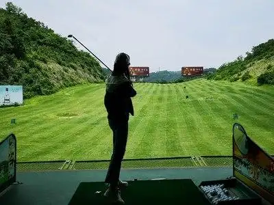 美女这背影真英姿飒爽