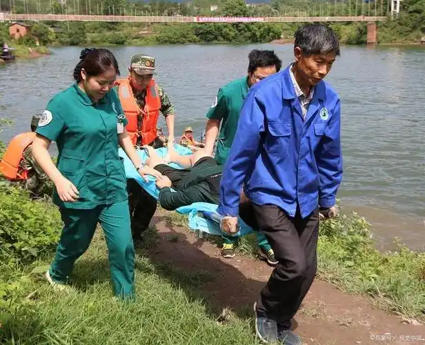 江西5岁双胞胎失踪,遗体在水渠中被发现,初步认定失足落水身亡|男孩