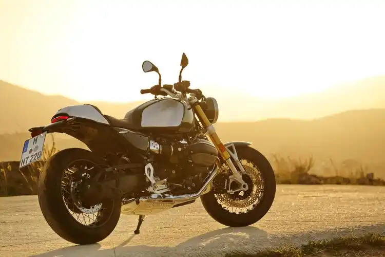 宝马2024 r 12 ninet复古车写真集_大排量摩托车_导购_摩信网