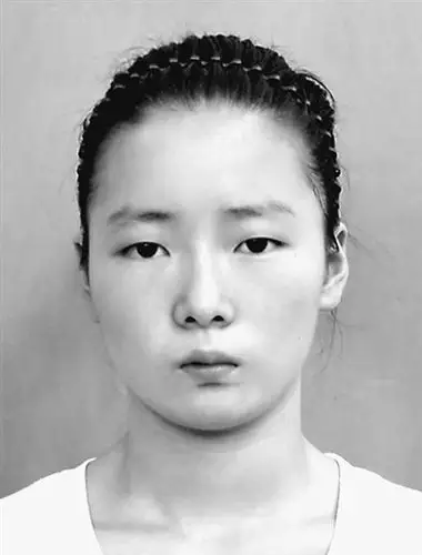 黄凤,女,汉族,1997年2月生, 安徽省五河县第二中学学生.