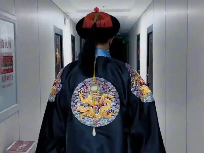 清代亲王服饰搭配示范