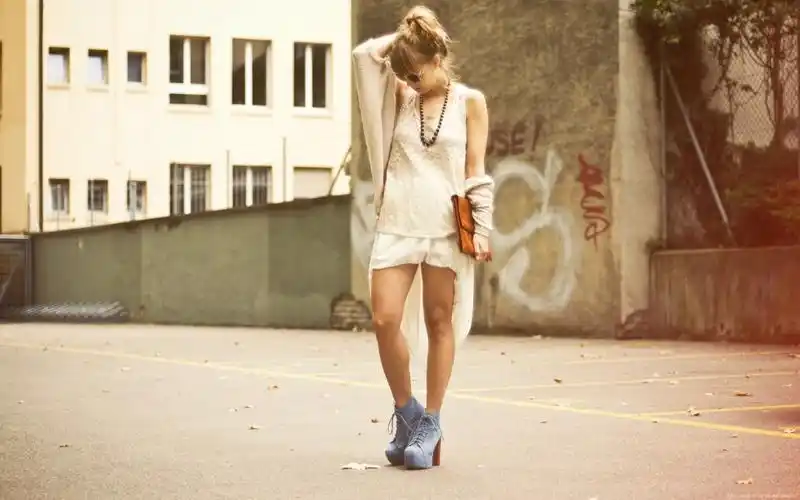 欧美女性简约风创意摄影桌面壁纸下载