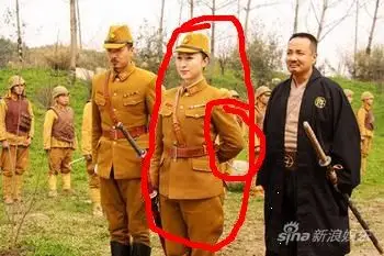 终极任务里的胜秣纯子演员叫什么名字?她的手怎么会放在腰的后面?