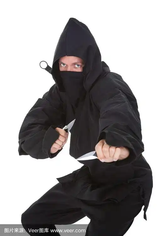 穿着黑色服装的男性忍者的肖像