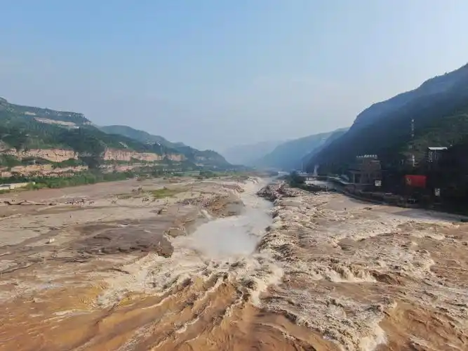 中国全力应对汛期考验_应急