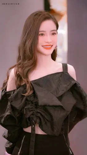 angelababy杨颖红黑系列怼脸拍,真的太好看了!