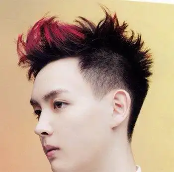 发顶以及刘海部分是最为多见的,只染一撮头发也就是我们所说的挑染