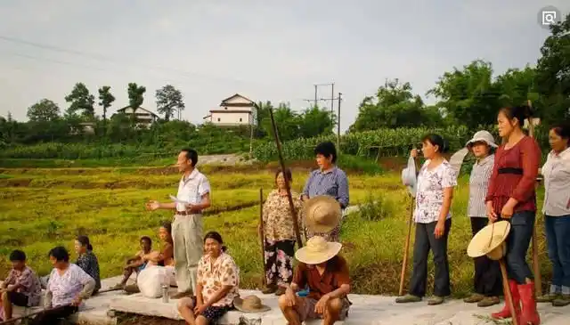 农村小伙花7万提小路虎星脉全村人来围观还是国产有面子