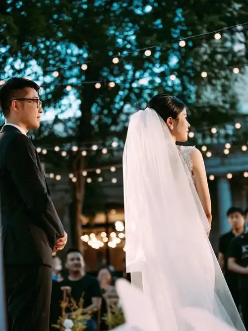 选了对的婚纱和爱的男人