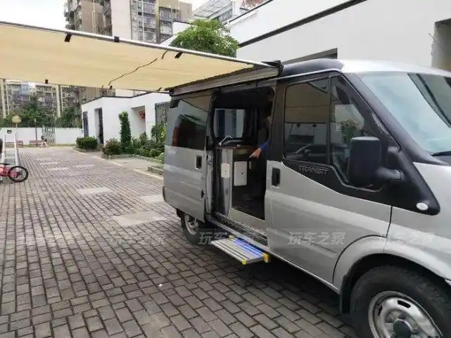 新世代全顺改装小房车满足荒野旅行的衣食住行