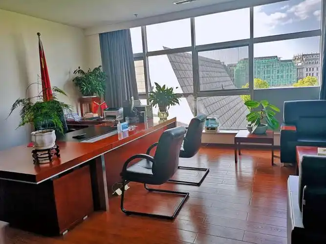 12:00,17:00待领导离开后,检查领导办公室内的各项物品有无损坏,及时