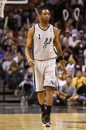 他曾创造35秒13分的神迹,但生涯末期却颠沛流离._麦迪