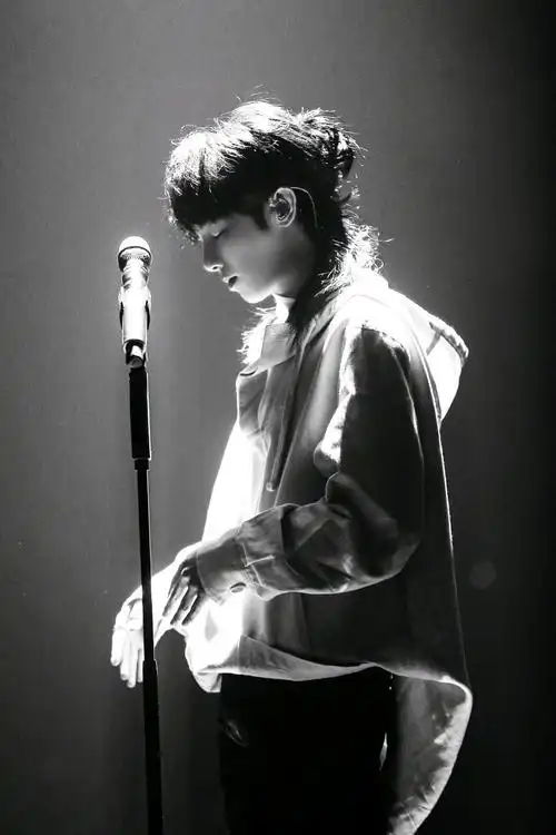 【华晨宇水仙文】《深爱》第五章 初遇(回忆篇)