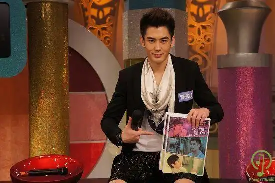 freshm贾宗超大秀好身材性感腹肌受赞组图