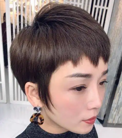 女生剃高位波波头才够时髦帅气 中年女士最新波波头短发造型_发型造型