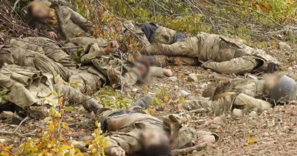 亚美尼亚敢死队丢弃武器跳出战壕成群拼命逃跑