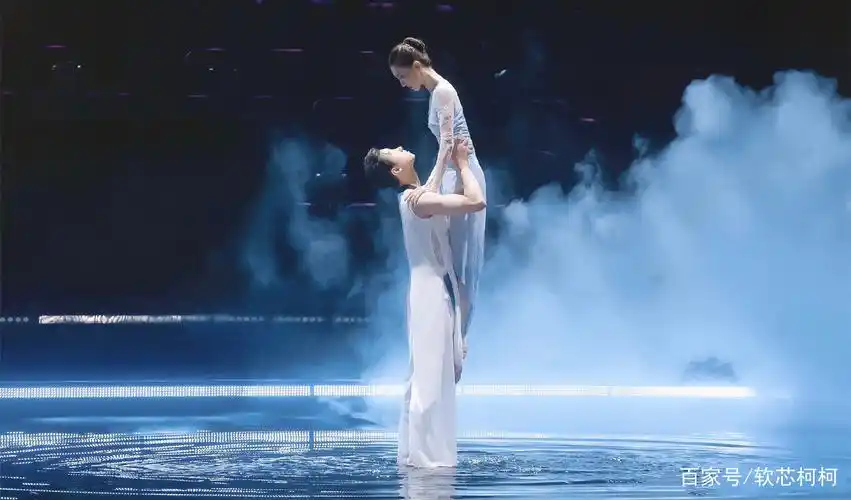 《舞蹈生》导师金晨水幕双人舞,展现绝美舞姿,仙气飘飘