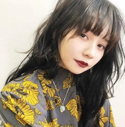 日系方脸女生齐刘海卷发发型方脸女生中分黑色长卷发发型方脸女生欧美