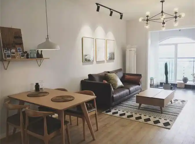 客厅不吊顶原来也可以这么好看